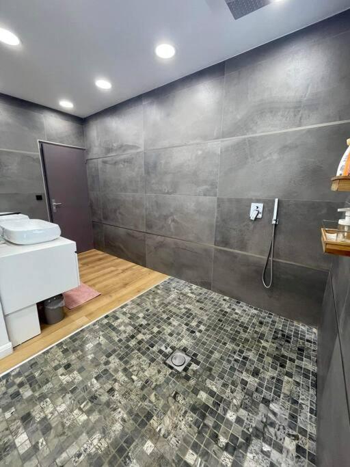 La Villa Jujubes Avec Piscine Chauffee - 5 Chambres Spacieuses Le Bois de Nefles  エクステリア 写真